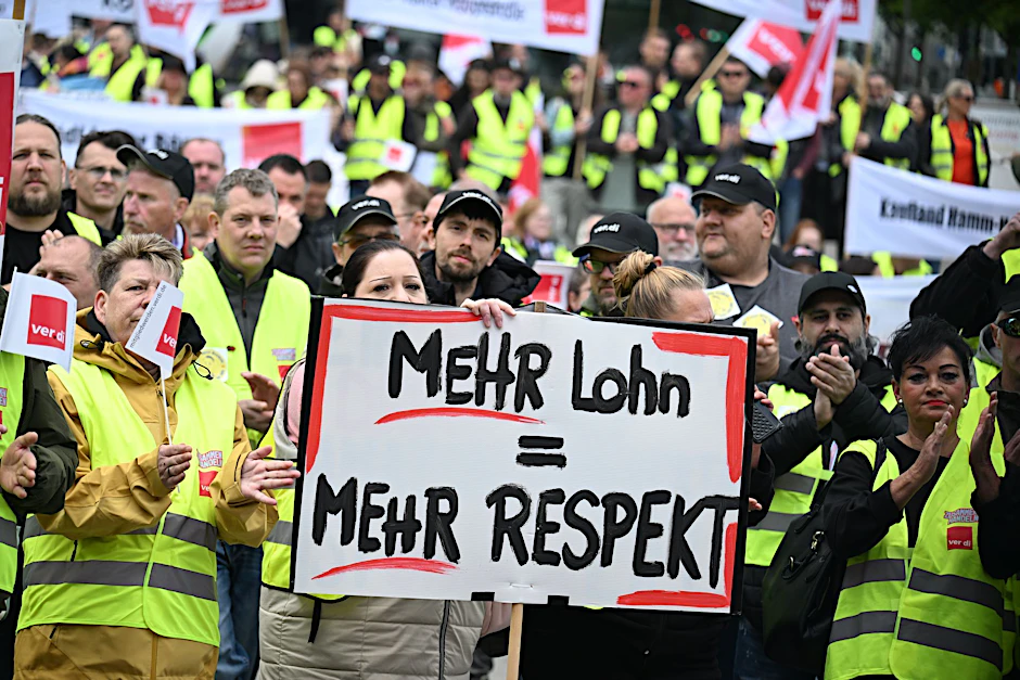 Bereits Mitte Mai beteiligten sich Tausende an den Warnstreiks im Handel, unter anderem in Dortmund.