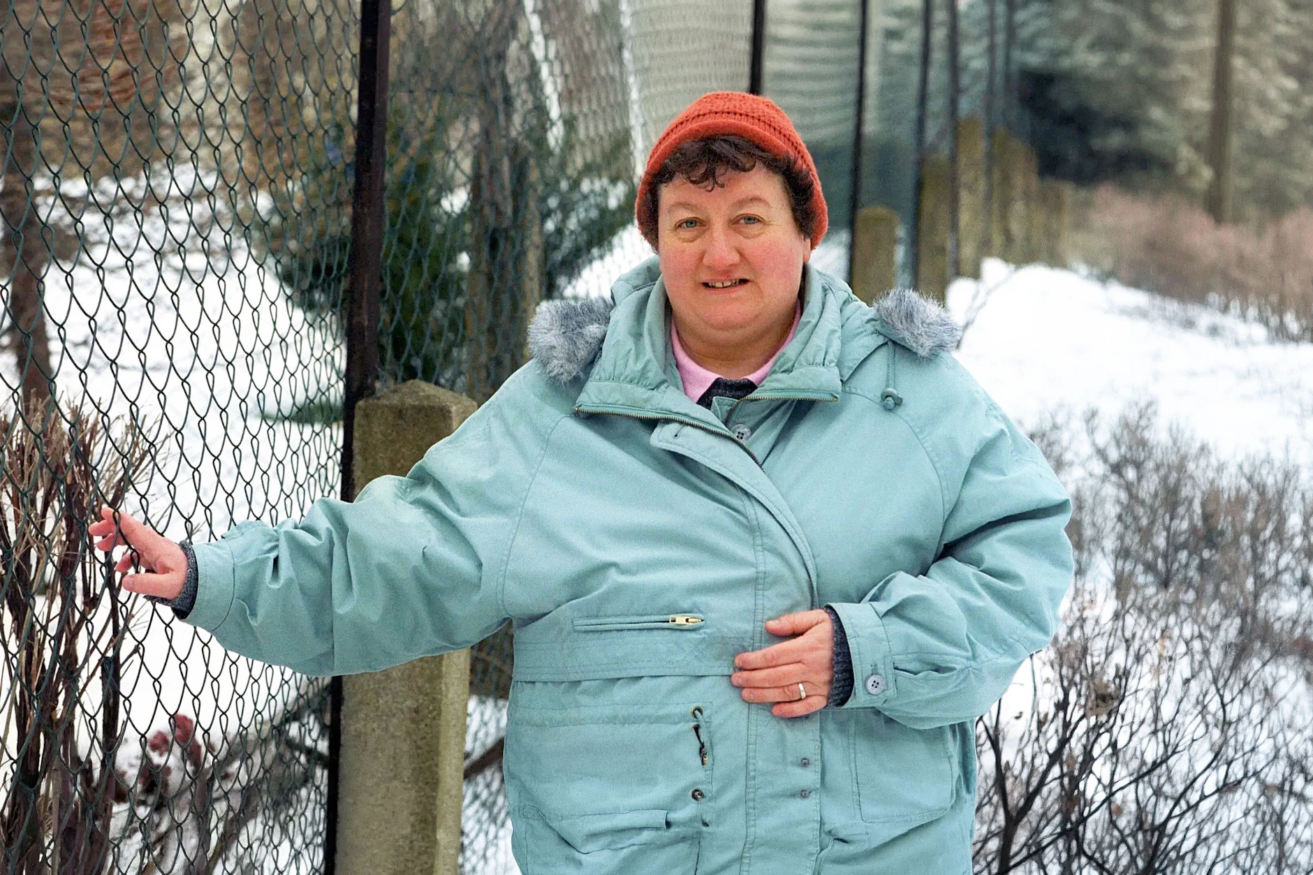 Eines der berühmtesten Beispiele für ein besonders ausgeprägtes Sächsisch ist Regina Zindler, die mit ihrem Maschendrahtzaun berühmt wurde. Sie kommt aus Auerbach im Vogtland, starb erst vor Wochen an Krebs.