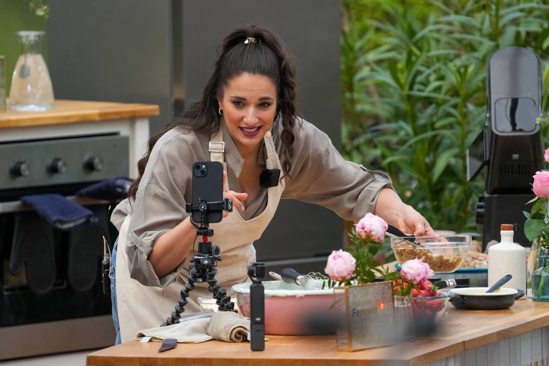 Sally Özcan zählt zu den erfolgreichsten Influencerinnen Deutschlands. Hier bei einem Auftritt im „ZDF-Fernsehgarten“ im Mai.