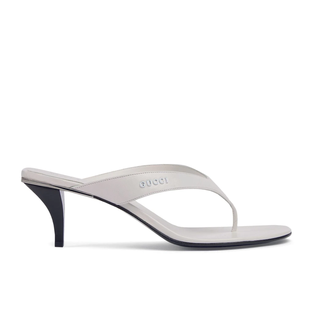 Auch das Modell Vittoria von Gucci (820 Euro) bedient den Tend des Sommers.