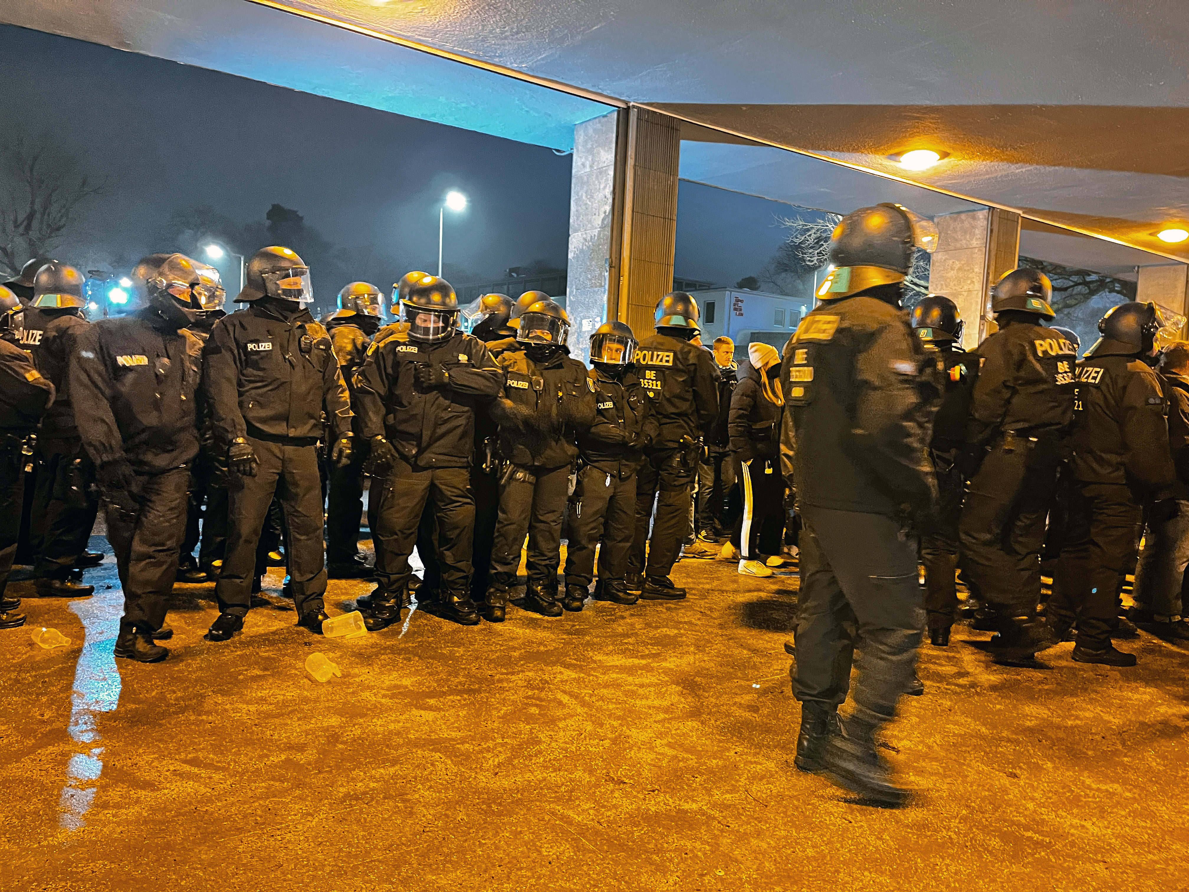 Image - Krawalle: Polizei fahndet mit 18 Fotos nach Hertha-Fans