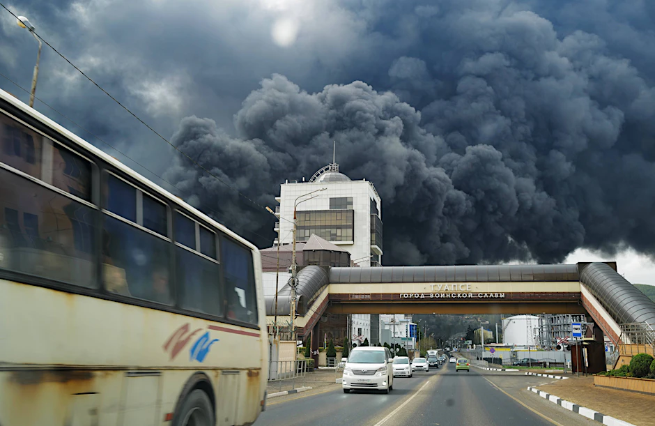 Schwarze Rauchwolken über Tuapse: Der wichtige russische Ölhafen am Schwarzen Meer wurde im April und Mai Ziel eines ukrainischen Drohnenangriffs.