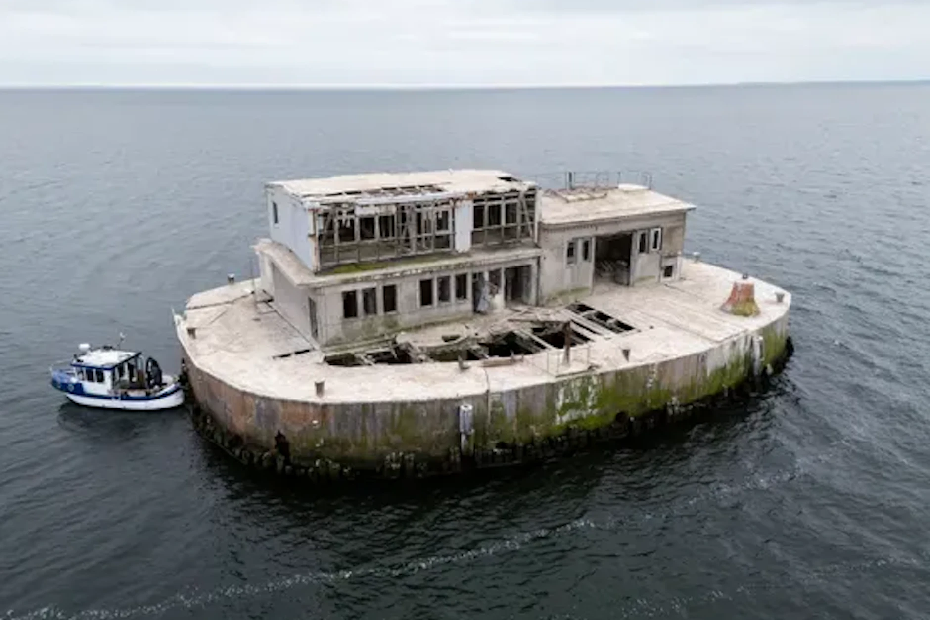 Die ehemalige Entmagnetisierungsanlage der DDR-Marine im Greifswalder Bodden vor Rügen