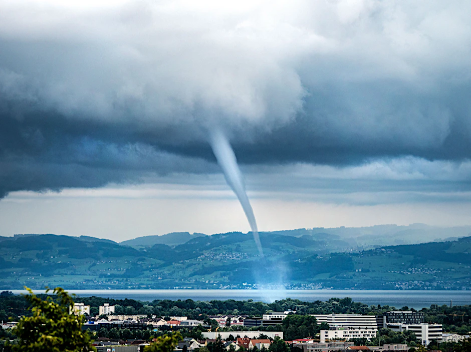 Unberechenbare Naturgewalt: Am Donnerstag soll es in Teilen Deutschlands Tornados geben, warnt der Deutsche Wetterdienst. Hier wurde einer der Wirbelstürme über dem Bodensee festgehalten.