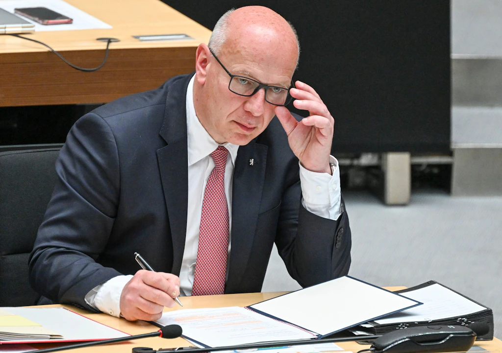 Vertrauen „nachhaltig zerstört“: Wegners Ex-Digitalchef erhält trotzdem 50.000 Euro Übergangsgeld