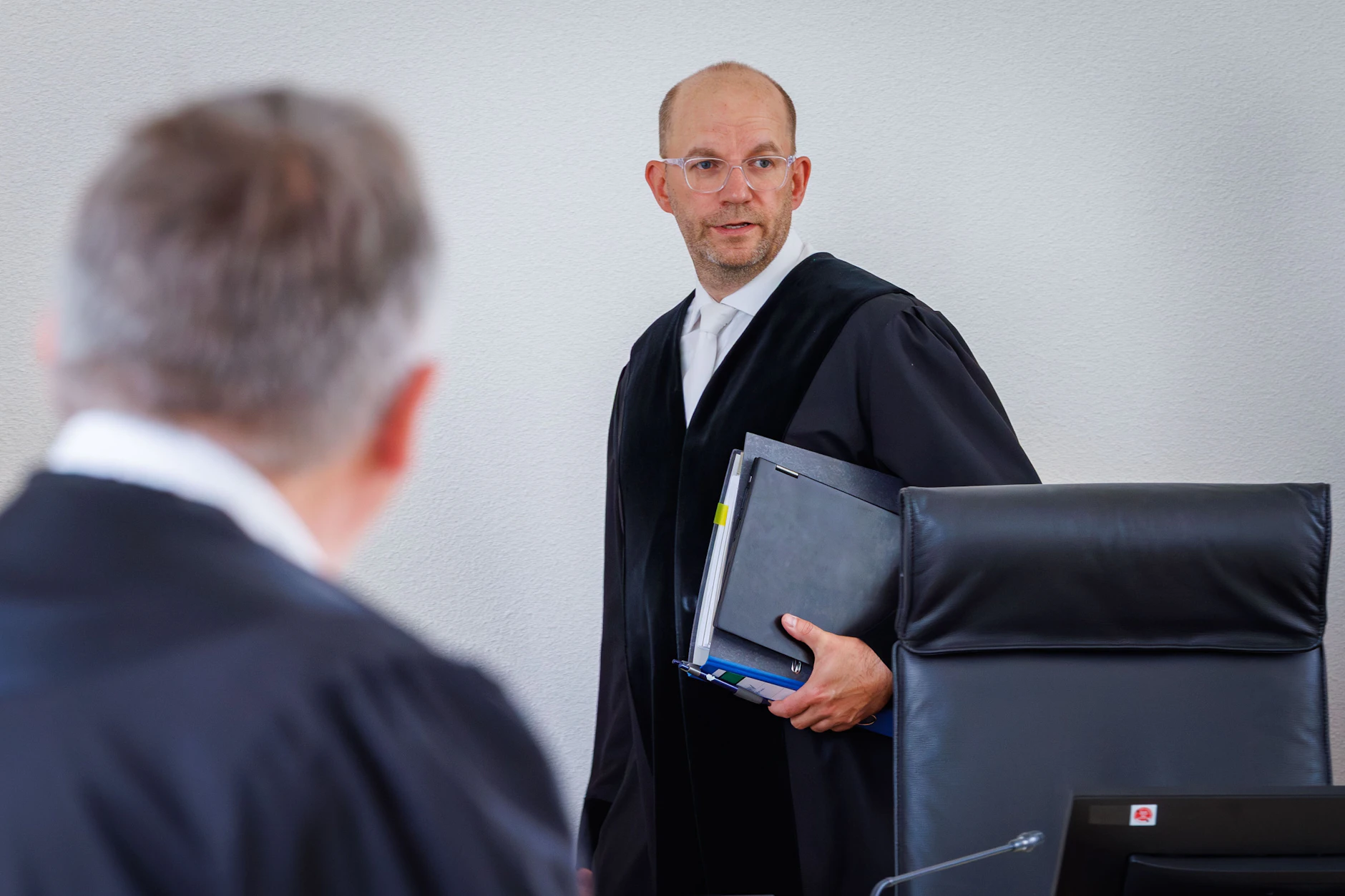 Holger Schütt ist der Richter im Mordfall Fabian aus Güstrow. Er führt die Verhandlung und warnte die Zuschauer schon mehrfach, wenn Bilder vom Tatort gezeigt werden mussten.