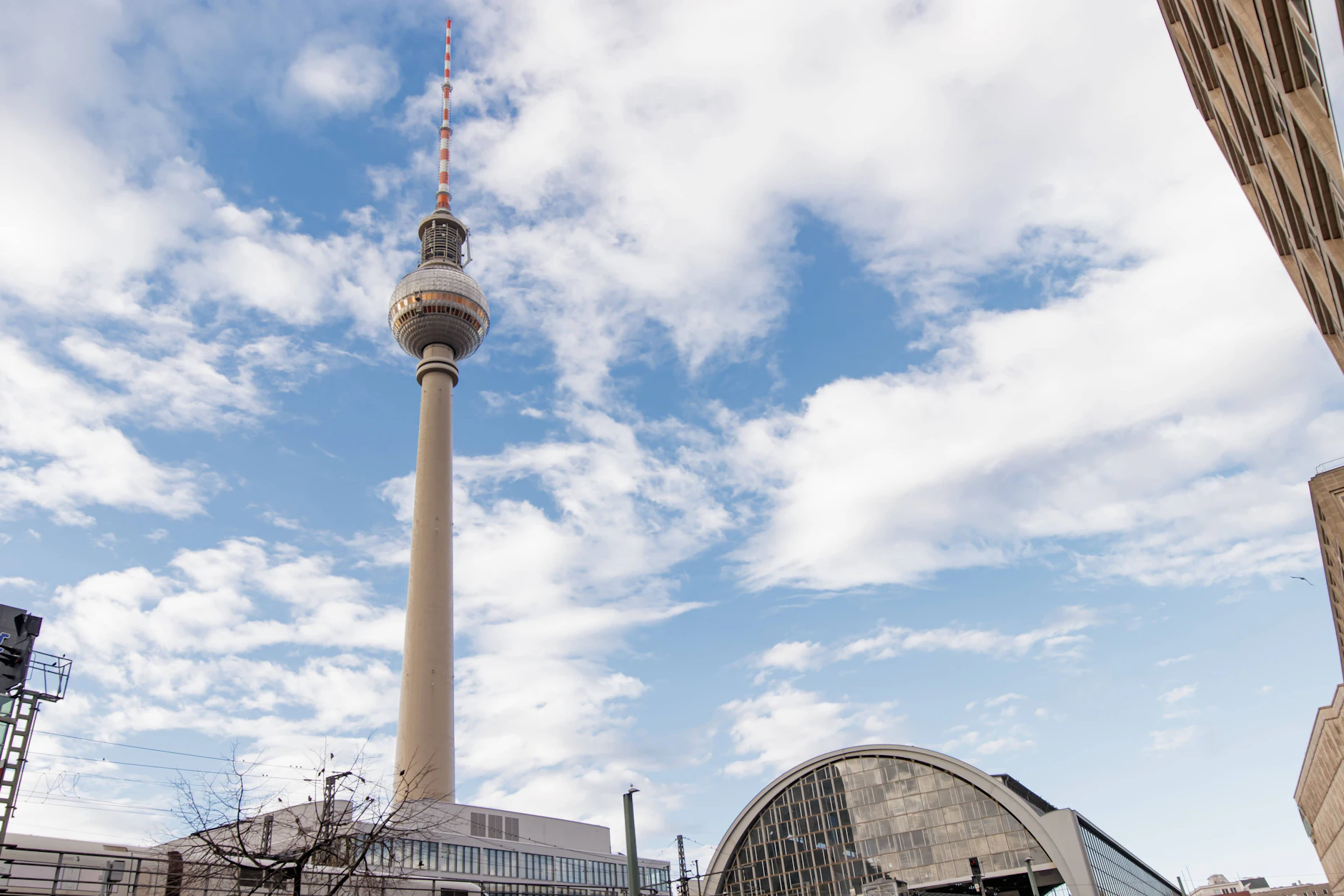 Besagte „Discokugel“: Unser Fernsehturm wurde 1969 kurz vor dem 20. Jahrestag der DDR eröffnet.