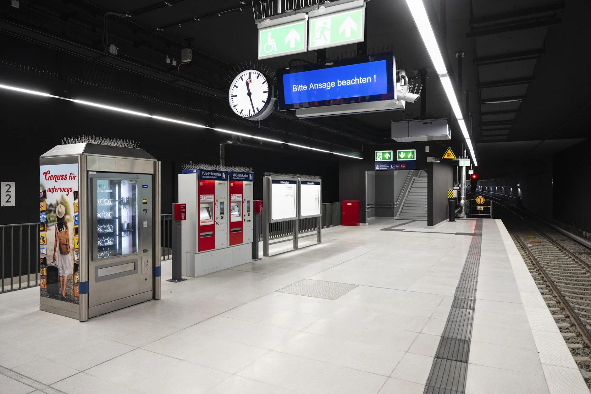Noch ohne Fahrgäste: So sieht der neue Bahnsteig für die S15 am Berliner Hauptbahnhof aus. Am Montag geht die S15 in Betrieb.