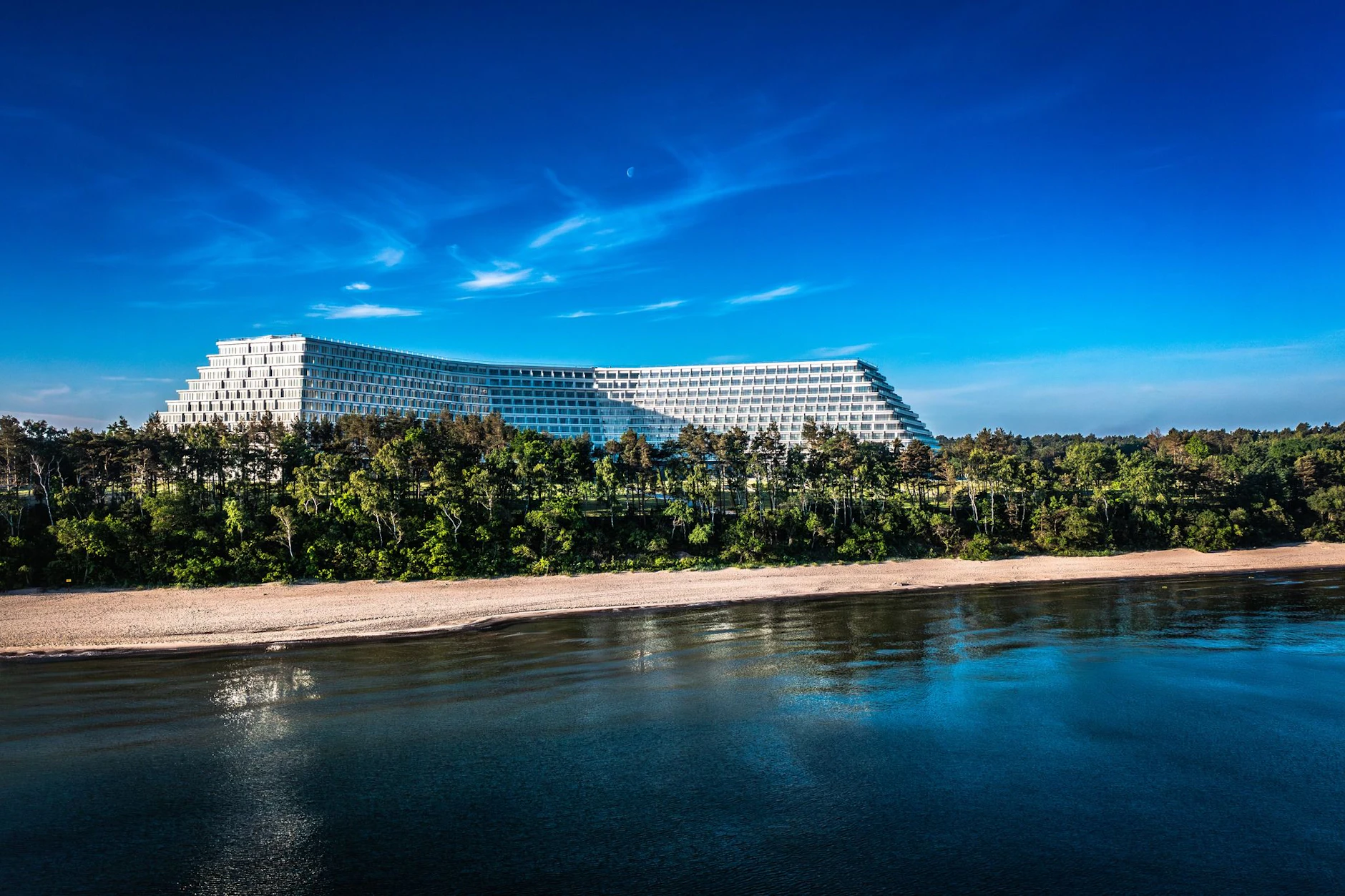 Das gigantische Hotel Gołębiewski in Pobierowo an der Ostsee eröffnet früher als geplant. Doch das sorgt bei vielen Gästen nicht für Jubel.