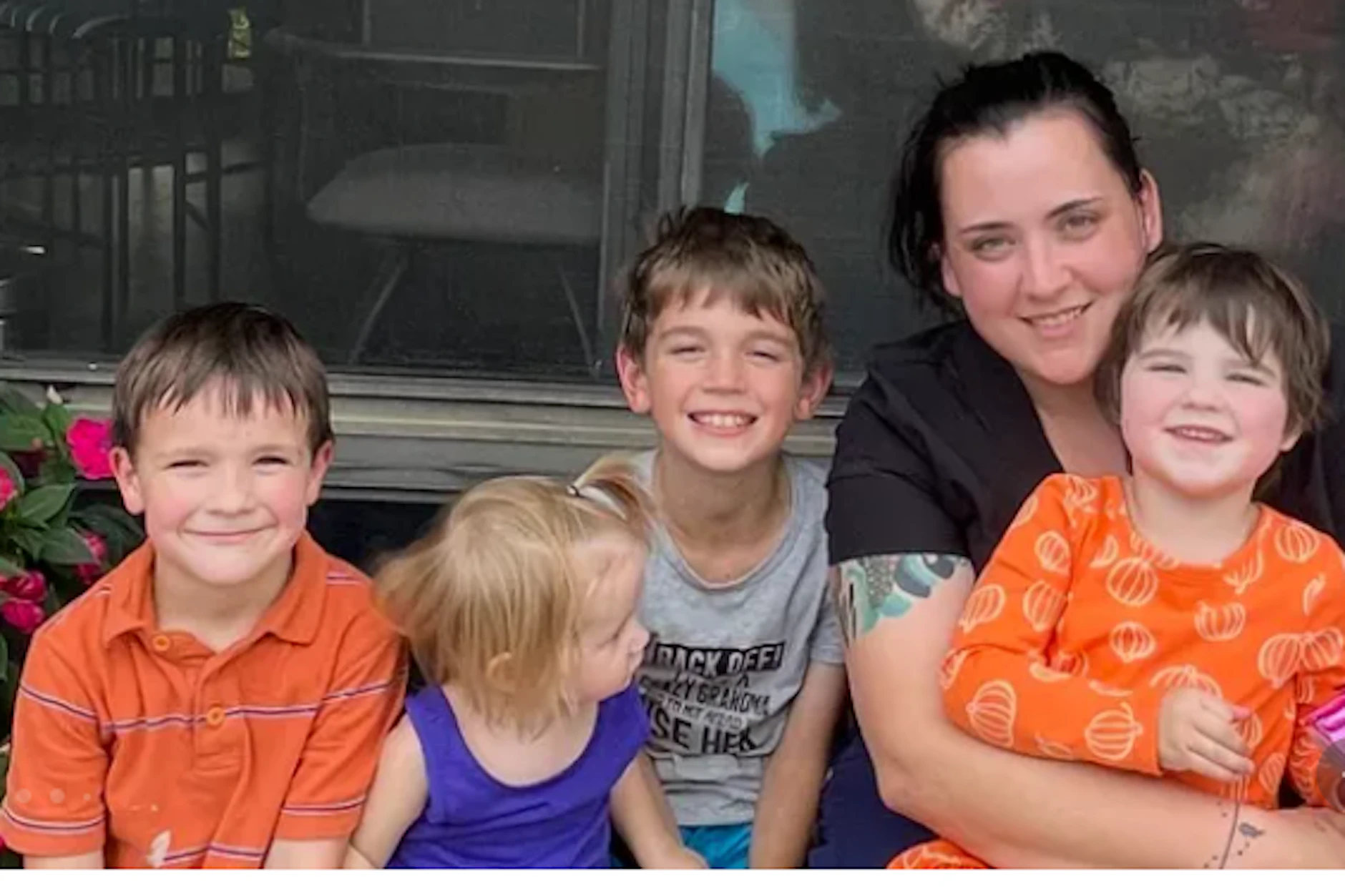 Mit diesem Foto von Leland, seiner Mutter und seinen Geschwistern bat die Familie auf der Plattform gofundme um Spenden für die Beerdigung des Achtjährigen.