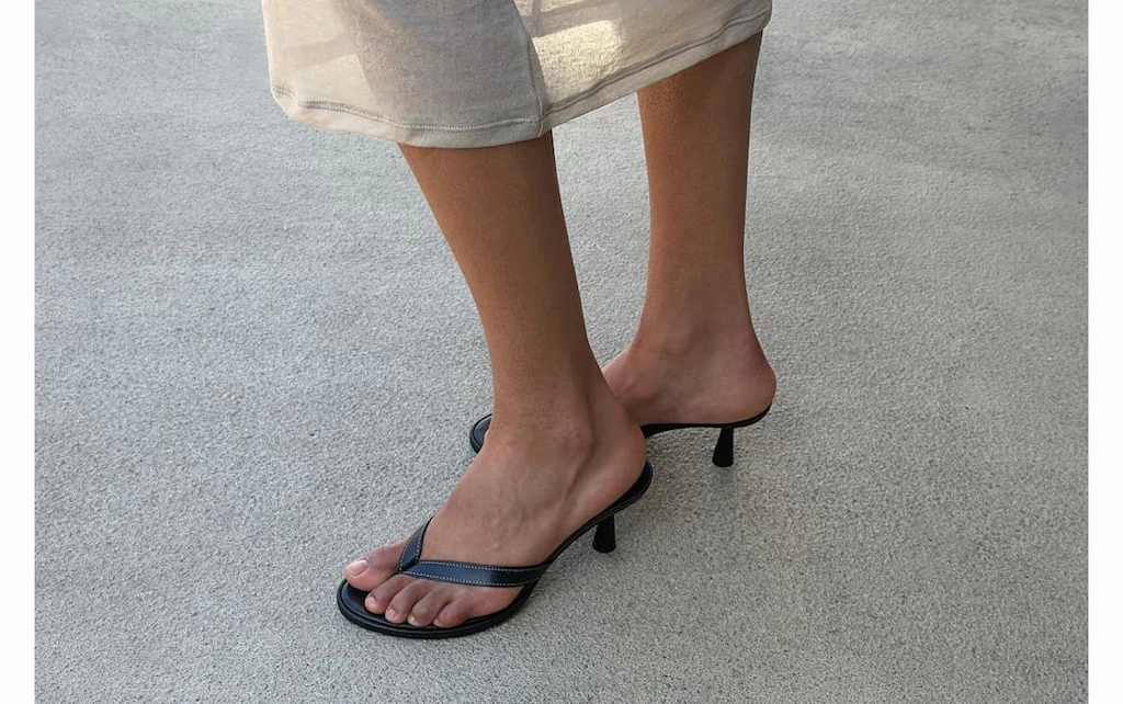 Sommer-Trendschuh: Wie läuft es sich auf Flipflop mit Absatz durch Berlin?