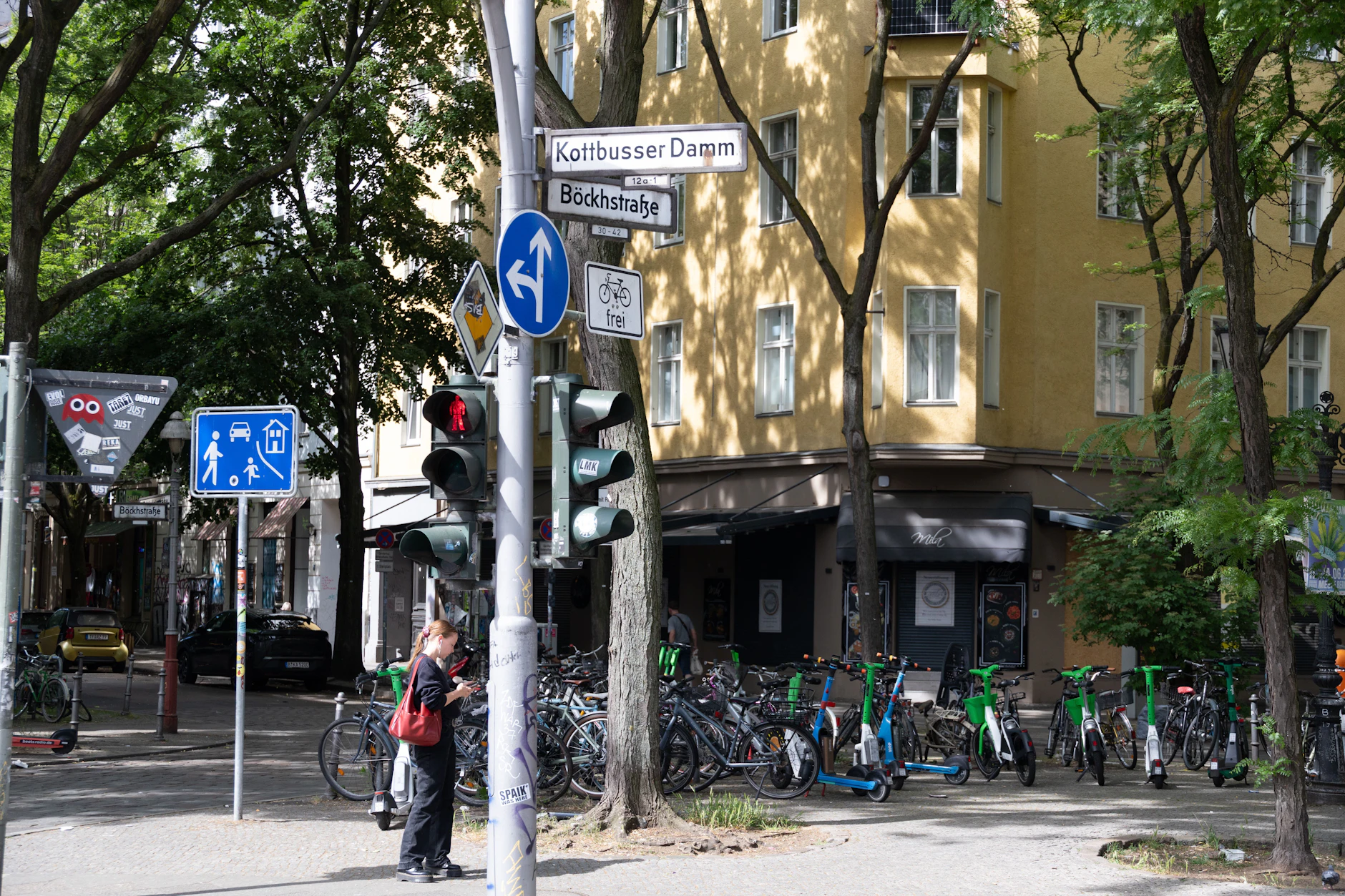 Die 12-Jährige <a href="https://www.berliner-kurier.de/berlin/verschwunden-seit-2000-wer-sah-sandra-12-zuletzt-li.10038247">Sandra Wißmann</a> wurde im Bereich des Kottbusser Dammes zwischen Bürknerstraße und Maybachufer das letzte Mal gesehen. Sie wohnte in der Böckhstraße.