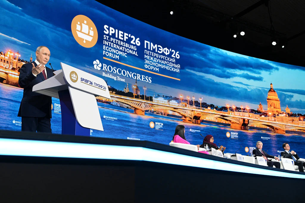 Wladimir Putin spricht am Freitag auf dem Internationalen Wirtschaftsforum in St. Petersburg (SPIEF 2026).