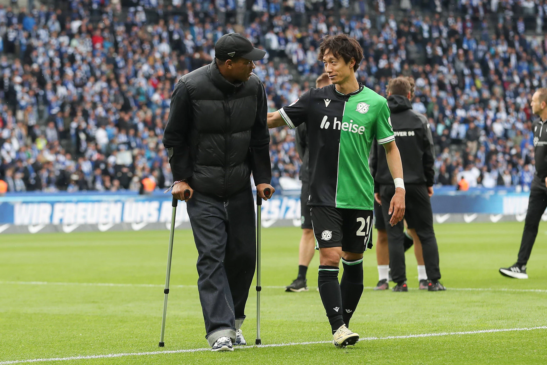 Im April 2025 brach sich Jessic Ngankam das linke Wadenbein bei Hannover 96. Auf sein Comeback bei Eintracht Frankfurt musste er bis November warten.