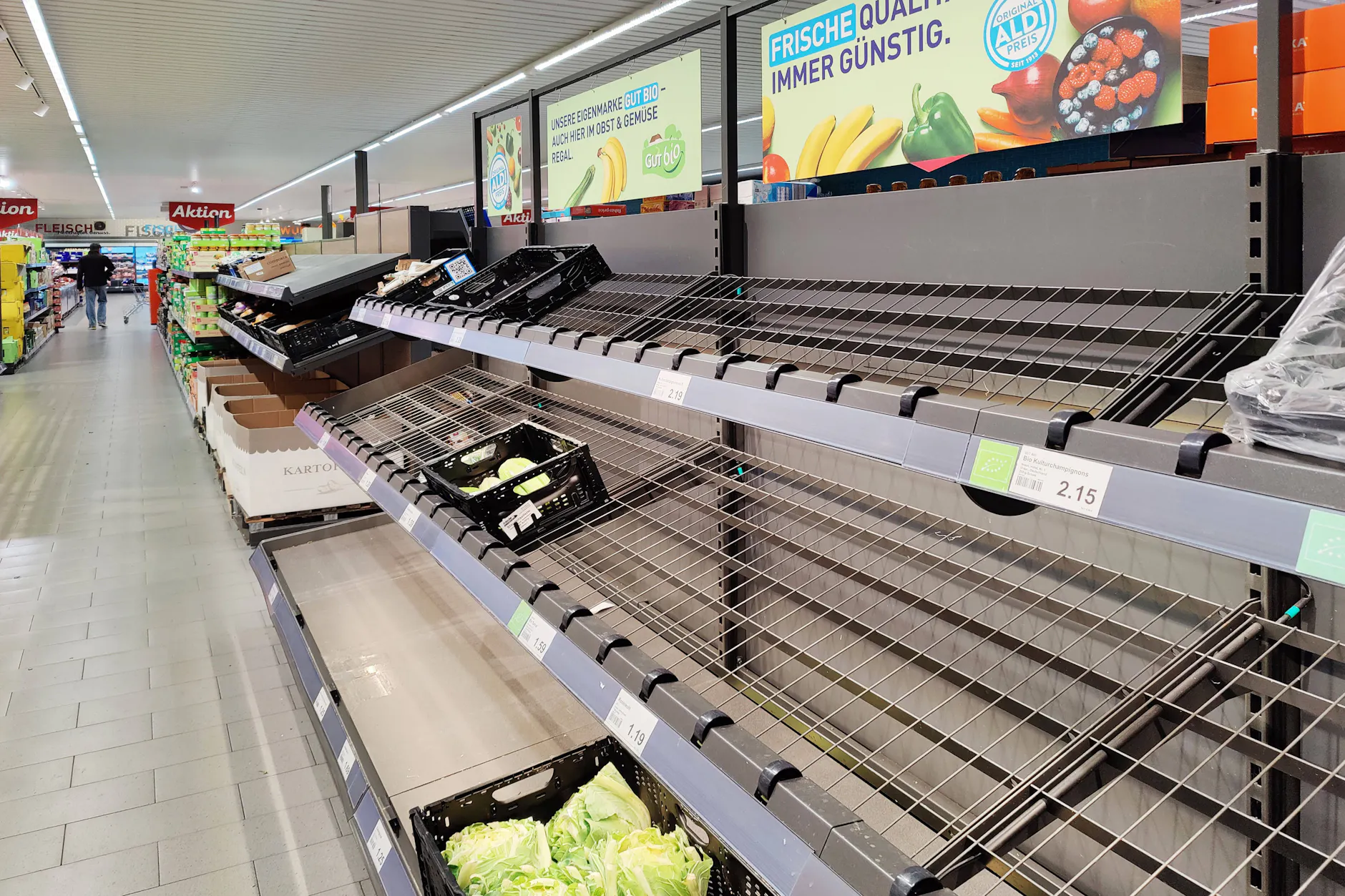 Heute drohen wegen des Warnstreiks vereinzelt leere Regale. (Symbolbild)