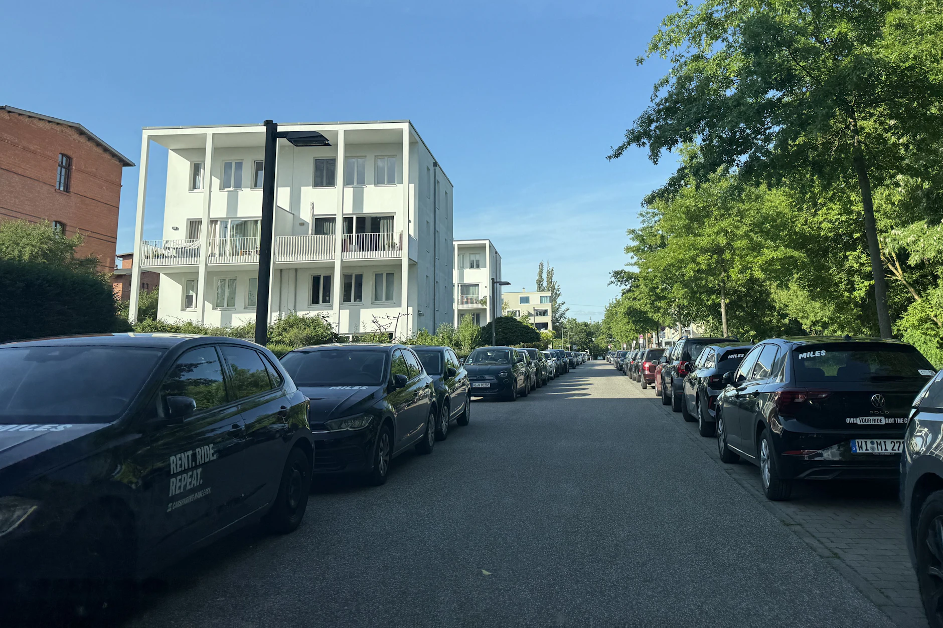 Die Straßen sind voller Miles-Autos. Das Unternehmen versucht gegen den Andrang anzukommen und die Autos wieder zurück in das Stadtzentrum zu fahren.