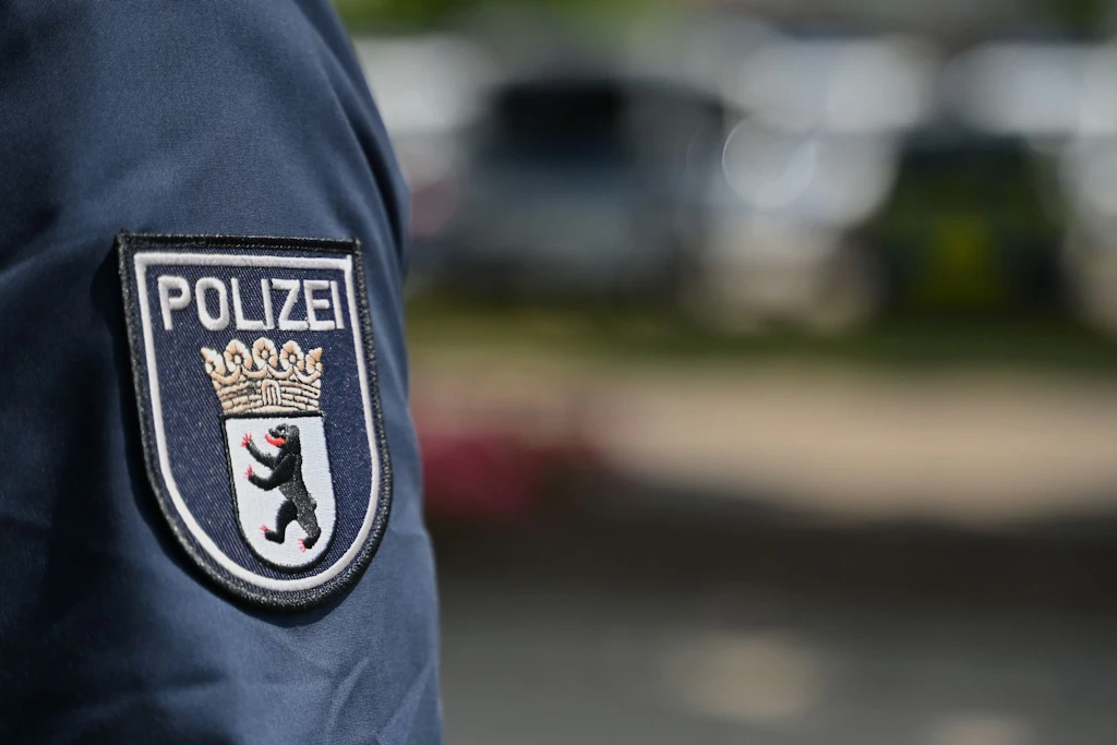 Die Berliner Polizei ermittelt in den eigenen Reihen.