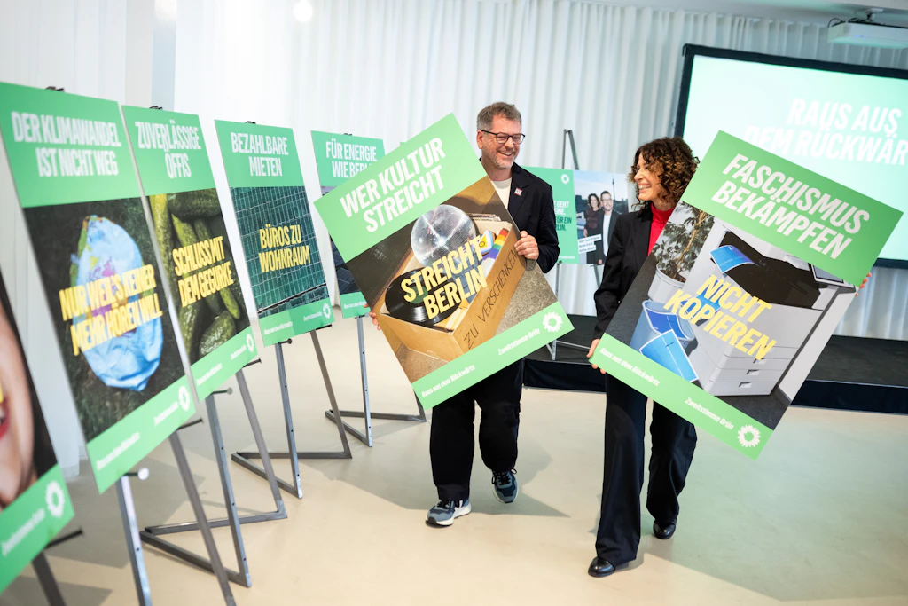 „Keine Versprechen“: Berlins Grüne ziehen in Neongrün Richtung Rotes Rathaus