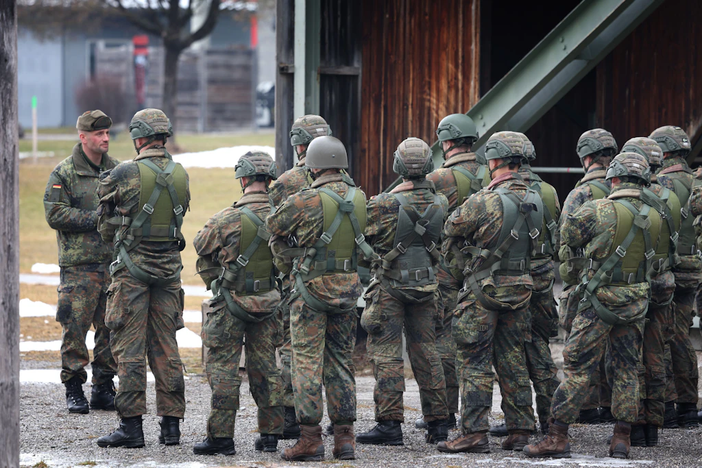 Gegen ein Fallschirmjäger-Regiment gibt es schwere Vorwürfe.