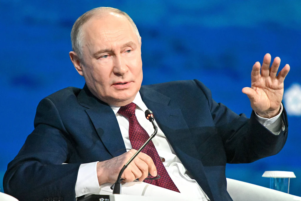 Russlands Präsident Wladimir Putin spricht am Freitag auf dem Internationalen Wirtschaftsforum in St. Petersburg.