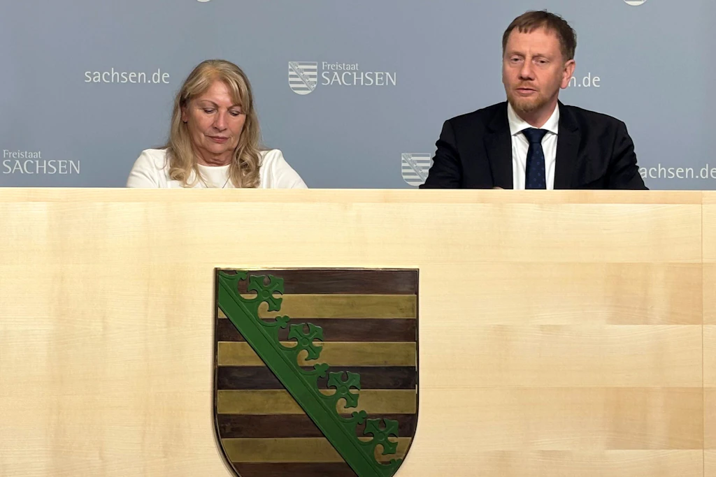 Sozialministerin Petra Köpping (SPD) und Ministerpräsident Michael Kretschmer (CDU) sollen vor dem Corona-Untersuchungsausschuss aussagen.