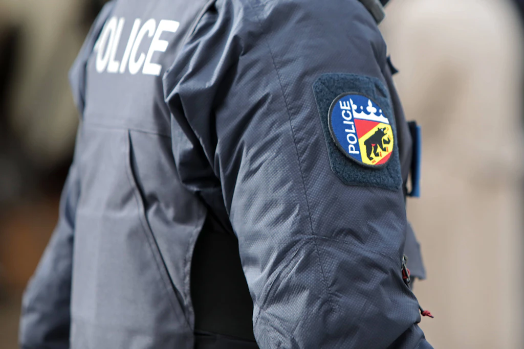 Ein Polizeibeamter der Kantonspolizei Bern