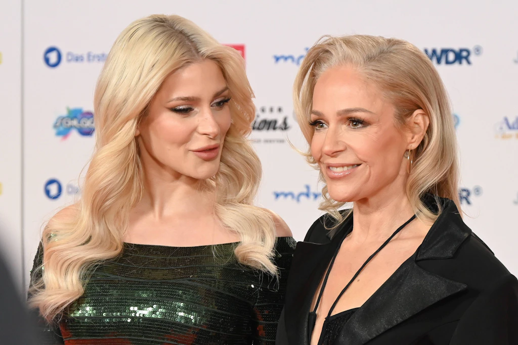 Marie Reim und Mutter Michelle hätte ein Mann beinahe auseinandergebracht.