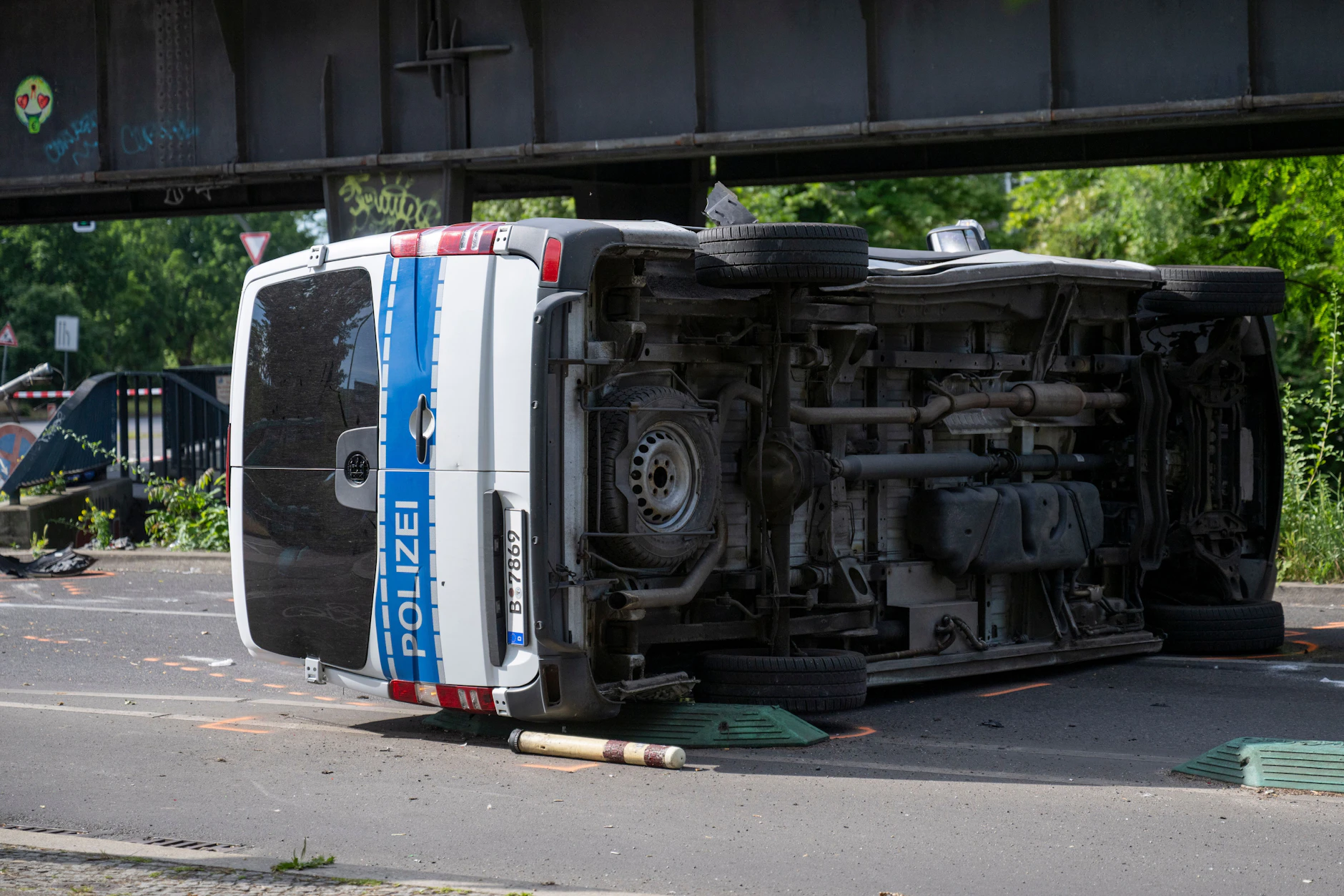 Bei dem Unfall wurden zwei Menschen schwer verletzt.