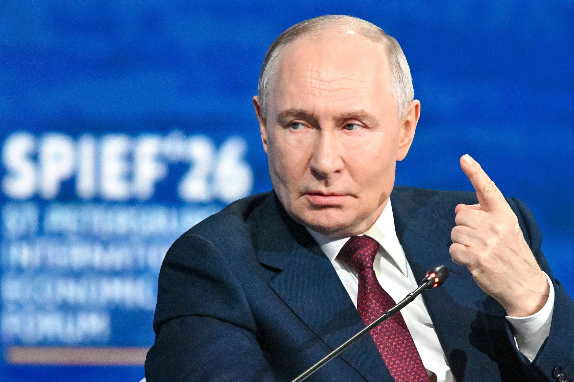 Wladimir Putins Angriffskrieg zu loben, kann teuer werden.