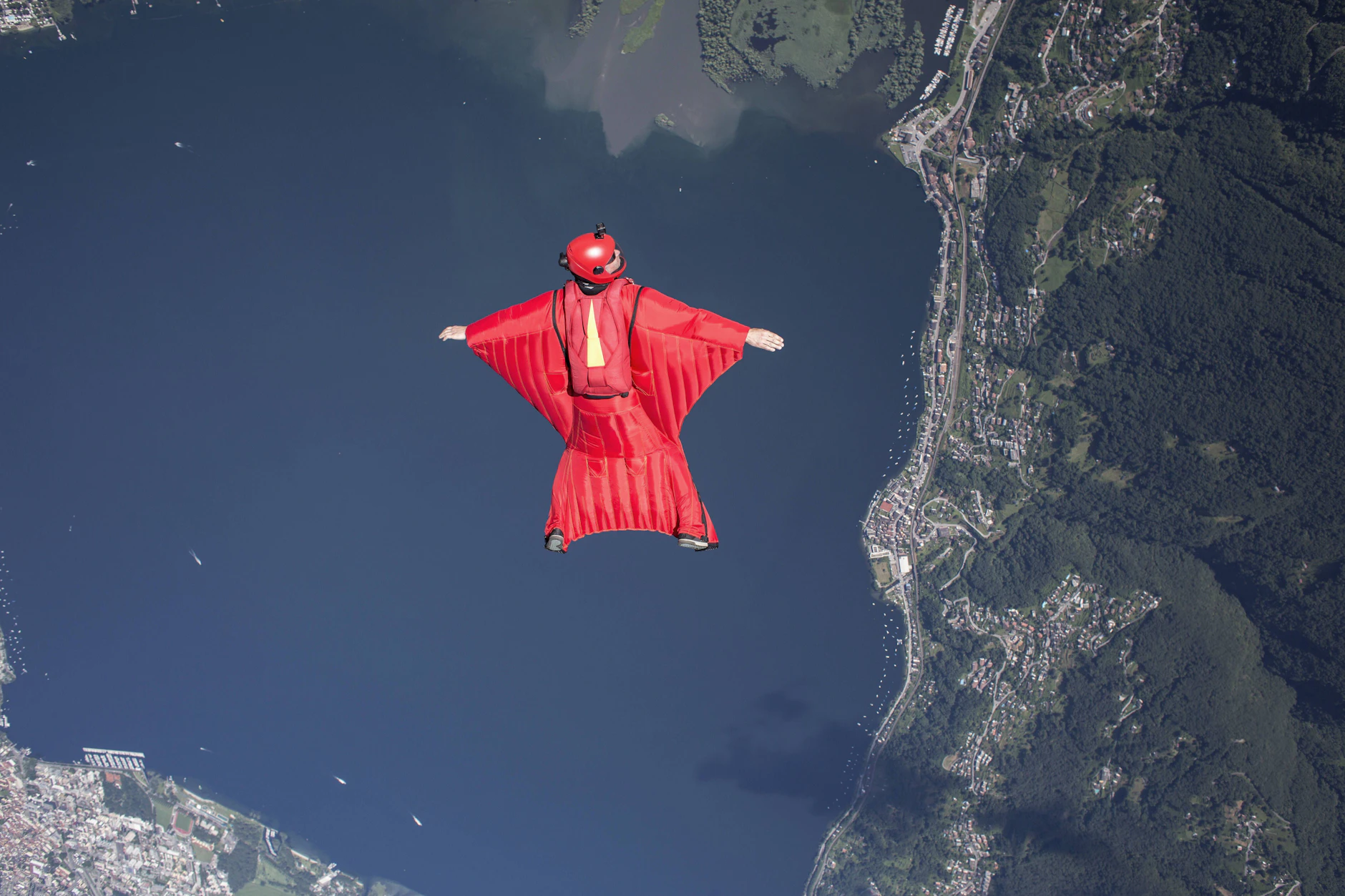 Aufnahme eines Wingsuit-Piloten in der Schweiz von 2016