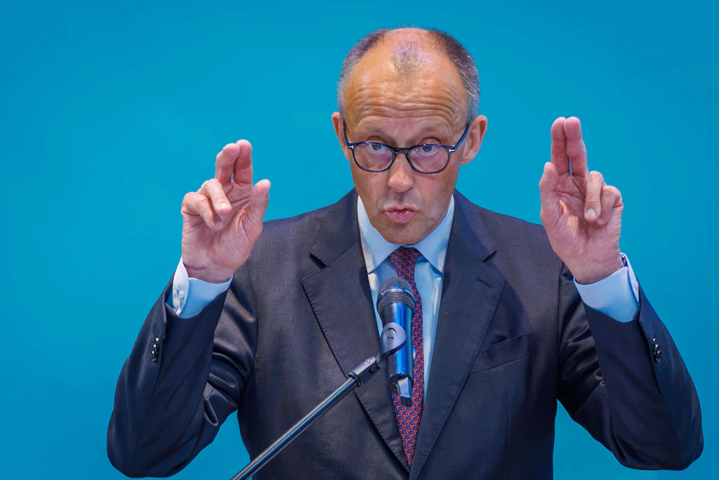 Bundeskanzler Friedrich Merz (CDU) spricht beim Landesparteitag der CDU Mecklenburg-Vorpommern.