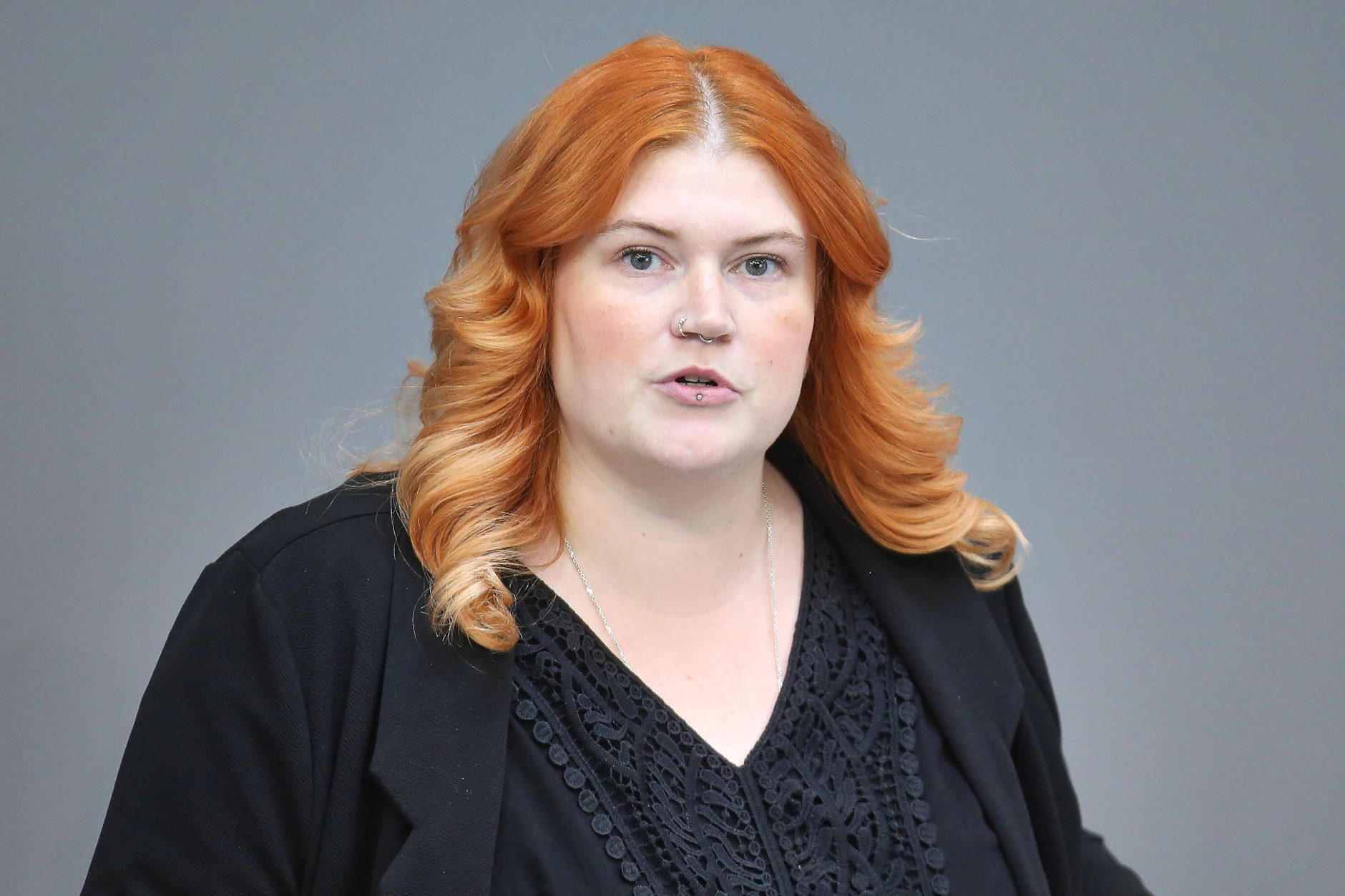 Sarah Vollath von den Linken kritisiert die üppigen Bezüge von Politikern.