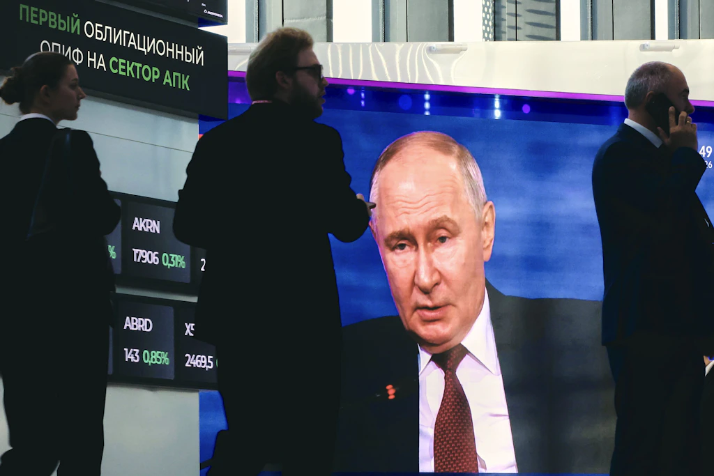 Putin auf dem Petersburger Forum: Russland und Europa beobachten einander als Referenzpunkte des eigenen Abstiegs.