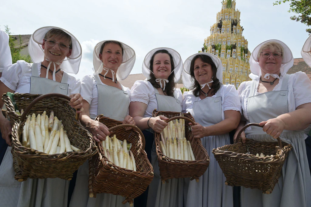 Spargel ist Kult in Deutschland. Schnell noch mal zugreifen.