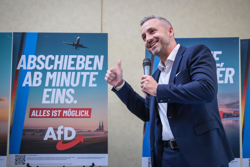 Ulrich Siegmund präsentiert die AfD-Wahlkampagne in Sachsen-Anhalt. Dort warb die Partei mit „Alles ist möglich“.