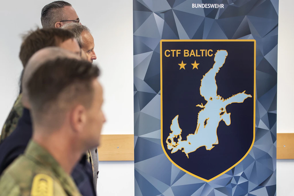 Soldaten verschiedener Nato-Staaten versammeln sich im neuen Hauptquartier der CTF Baltic (“Commander Task Force Baltic“).