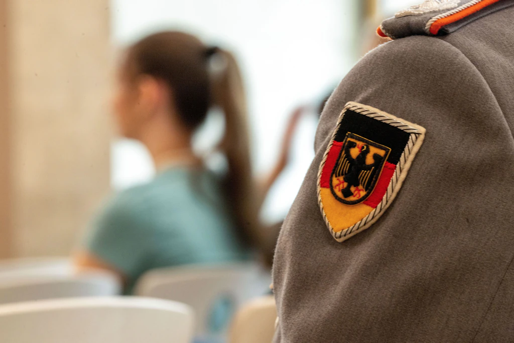 Brandenburg lässt Bundeswehr-Offiziere in den Unterricht.