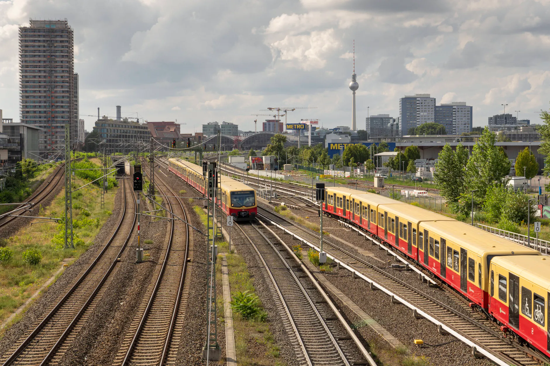 Von aufwendigen Bauarbeiten sind in diesem Sommer gleich mehrere S-Bahn-Linien betroffen.