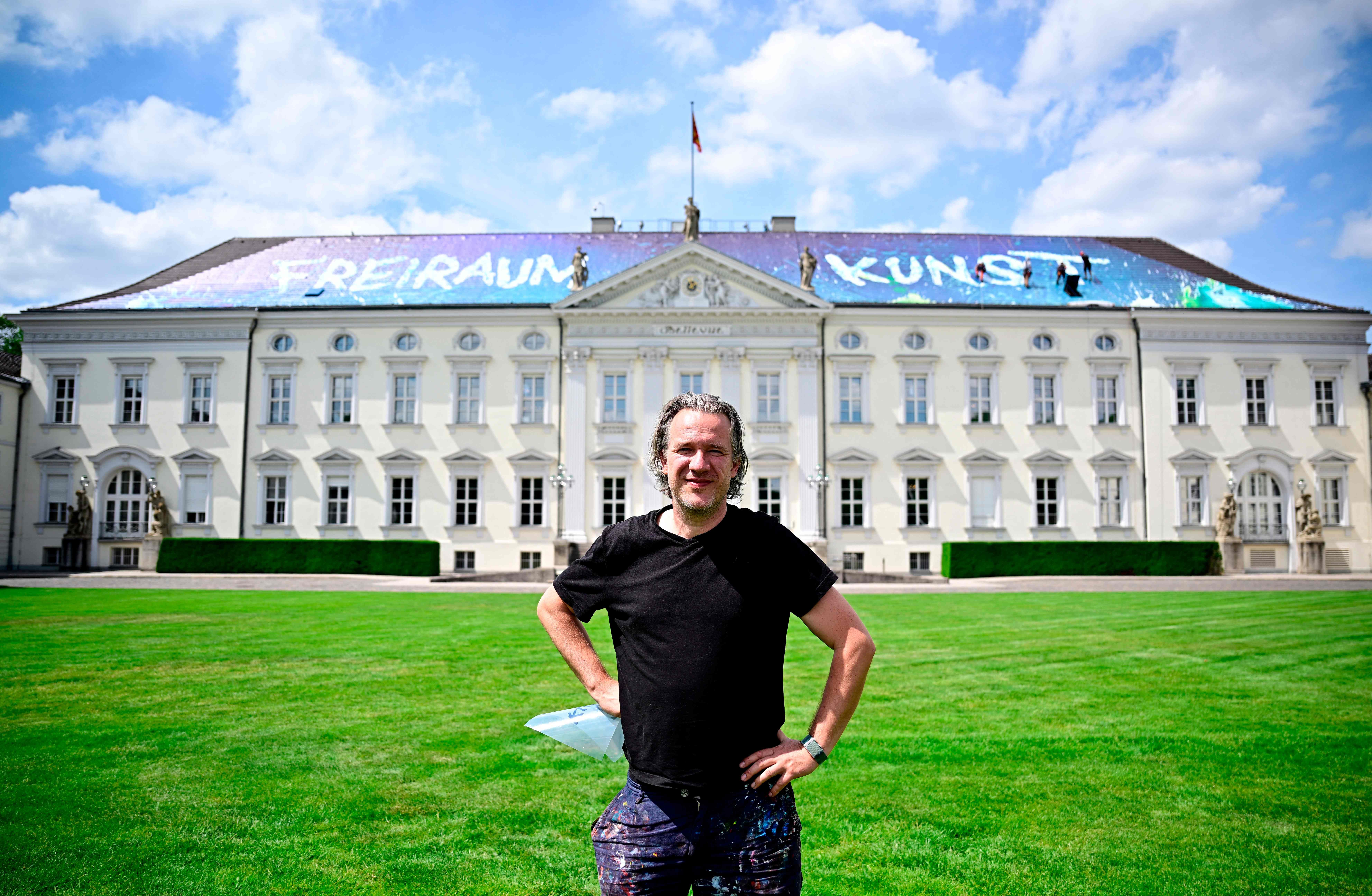 Schloss Bellevue im Ausnahmezustand für die nächsten Tage: Hilfe, die Künstler kommen!