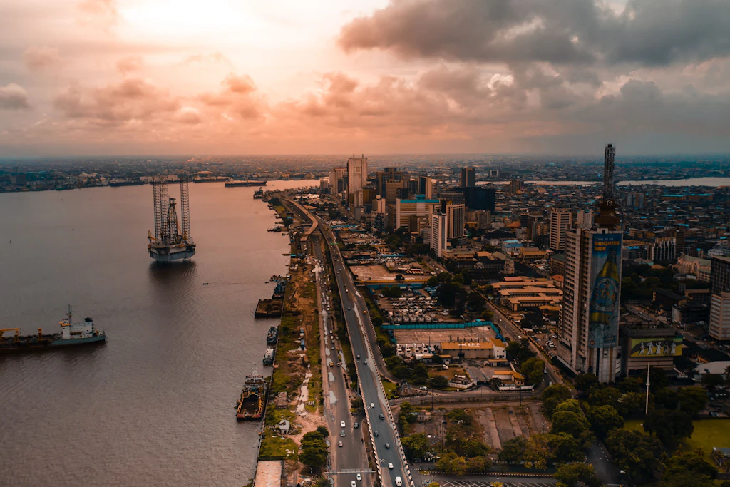 Blick auf die Wirtschaftsmetropole Lagos. Unabhängig von der Hormus-Krise liefert Nigeria Öl und Gas nach Europa.