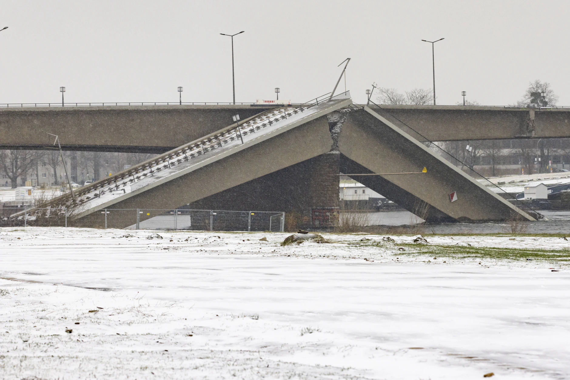 Ein Bild, das um die Welt ging: die eingestürzte Carolabrücke in Dresden. Marode Brücken sind in Sachsen jedoch die große Ausnahme.