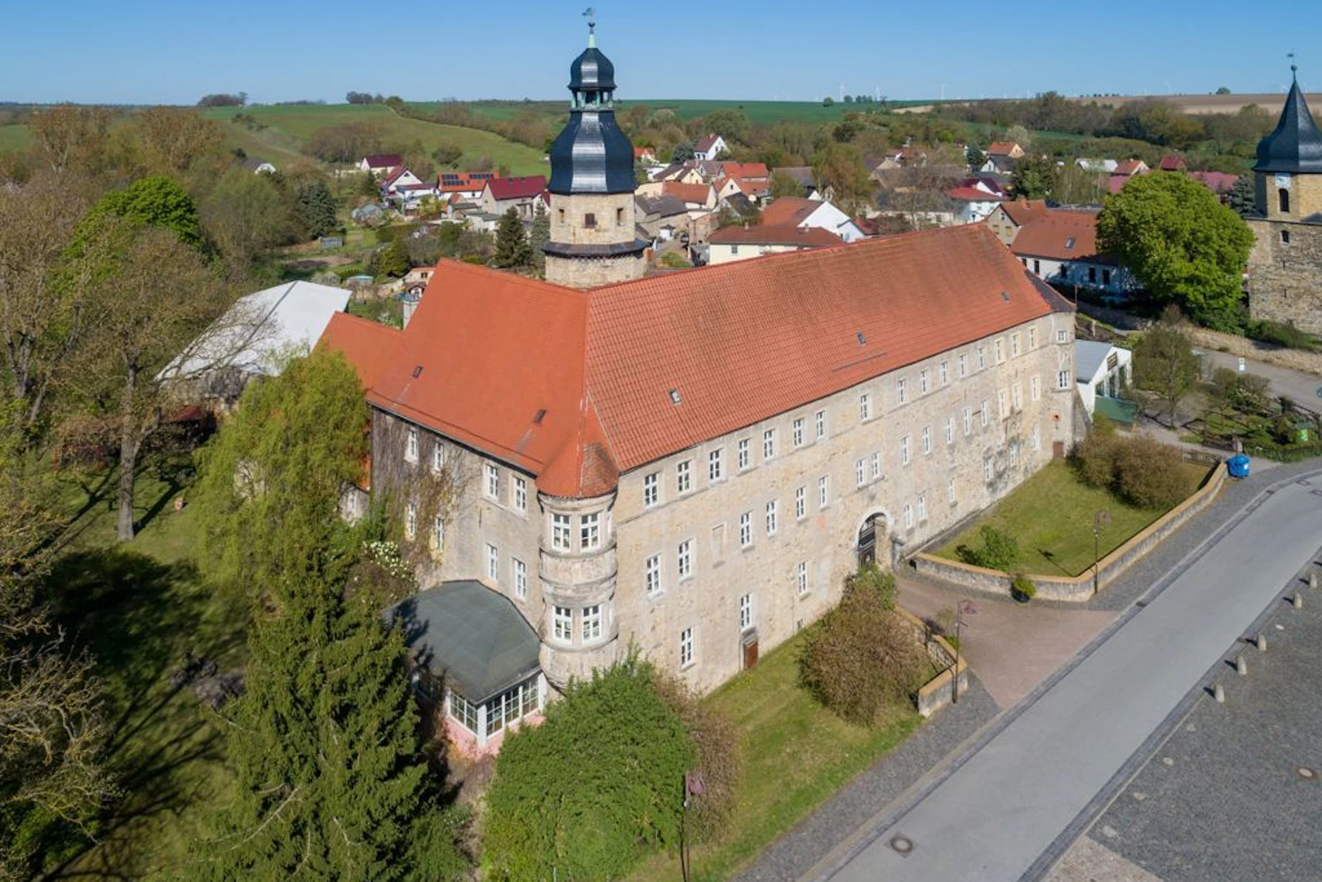 Schloss Schochwitz in Sachsen-Anhalt soll versteigert werden. Wer sichert sich dieses Grundstück und haucht ihm wieder neues Leben ein?