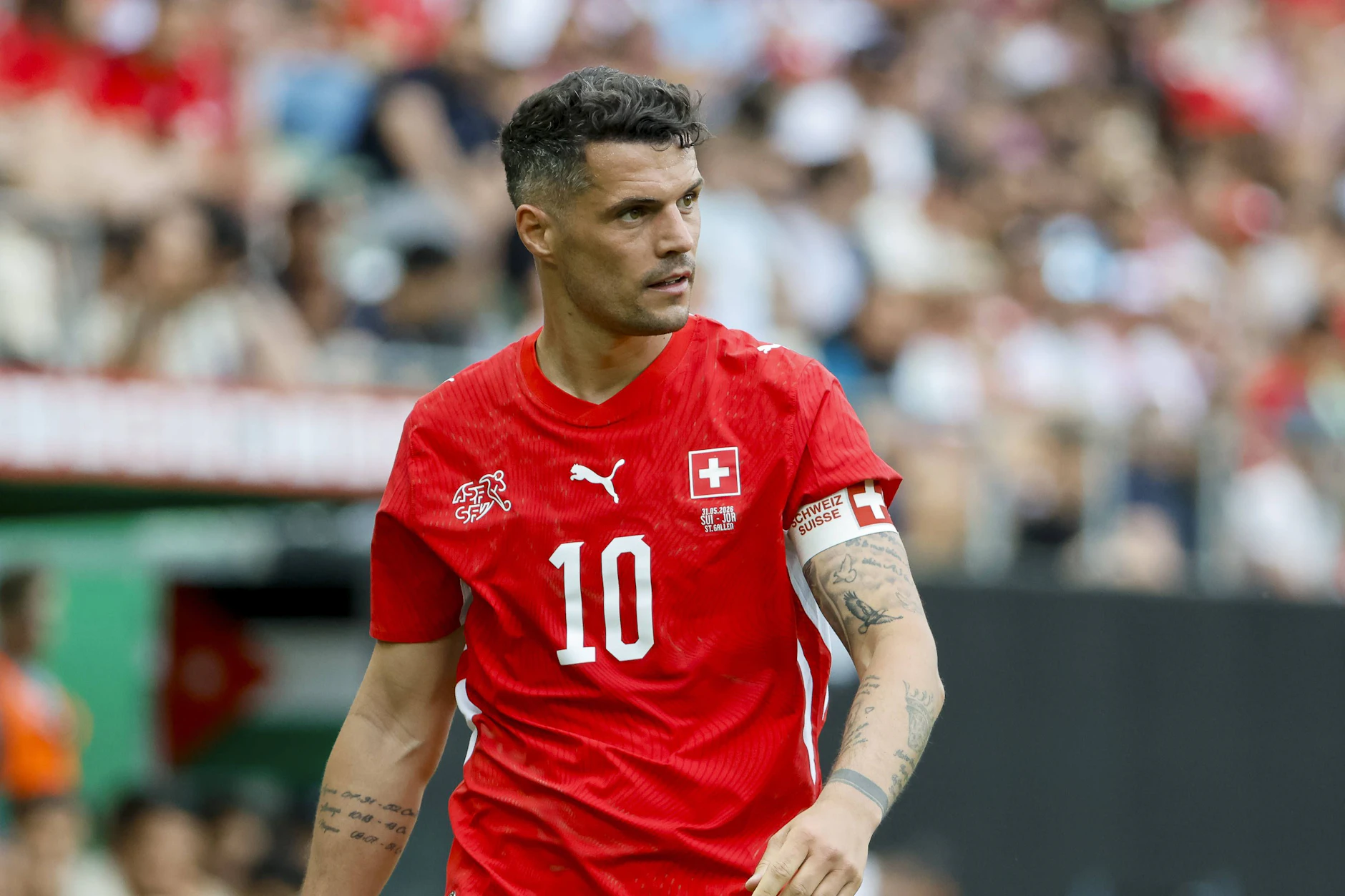Das Trikot der Schweiz ist sehr schlicht in rot-weiß gehalten.