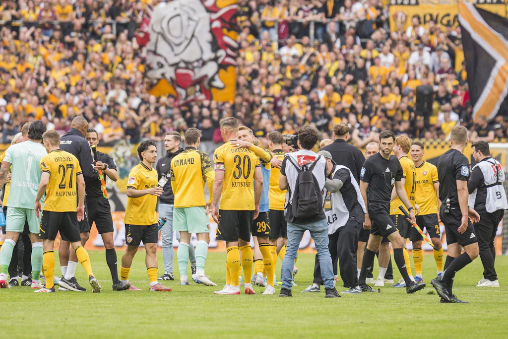 Klassenerhalt am letzten Spieltag geschafft: Dynamo Dresden erhofft sich eine ruhigere Spielzeit 26/27.