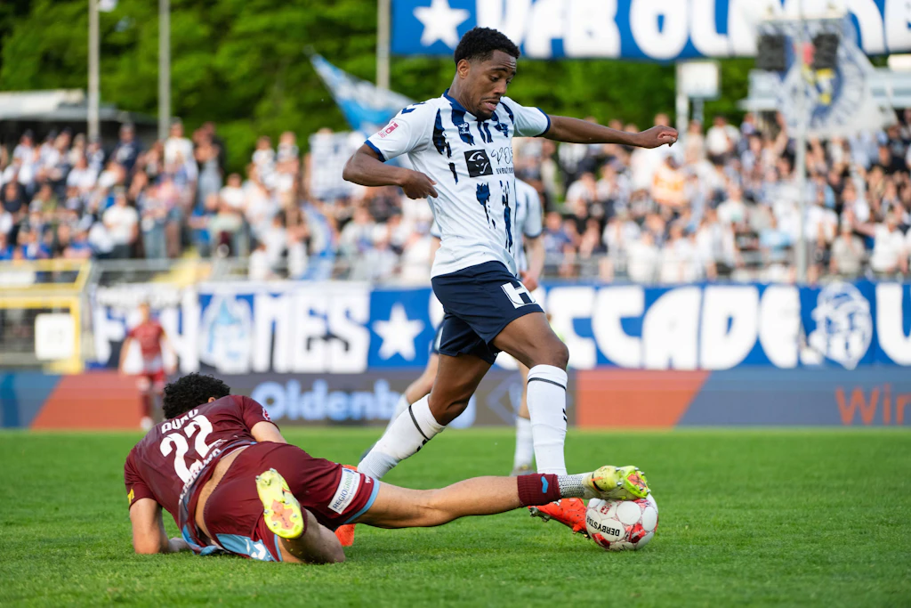 Torgefährlicher Außenspieler: Aurel Loubongo (r.) erzielte für den VfB Oldenburg in drei Saisons 17 Tore.
