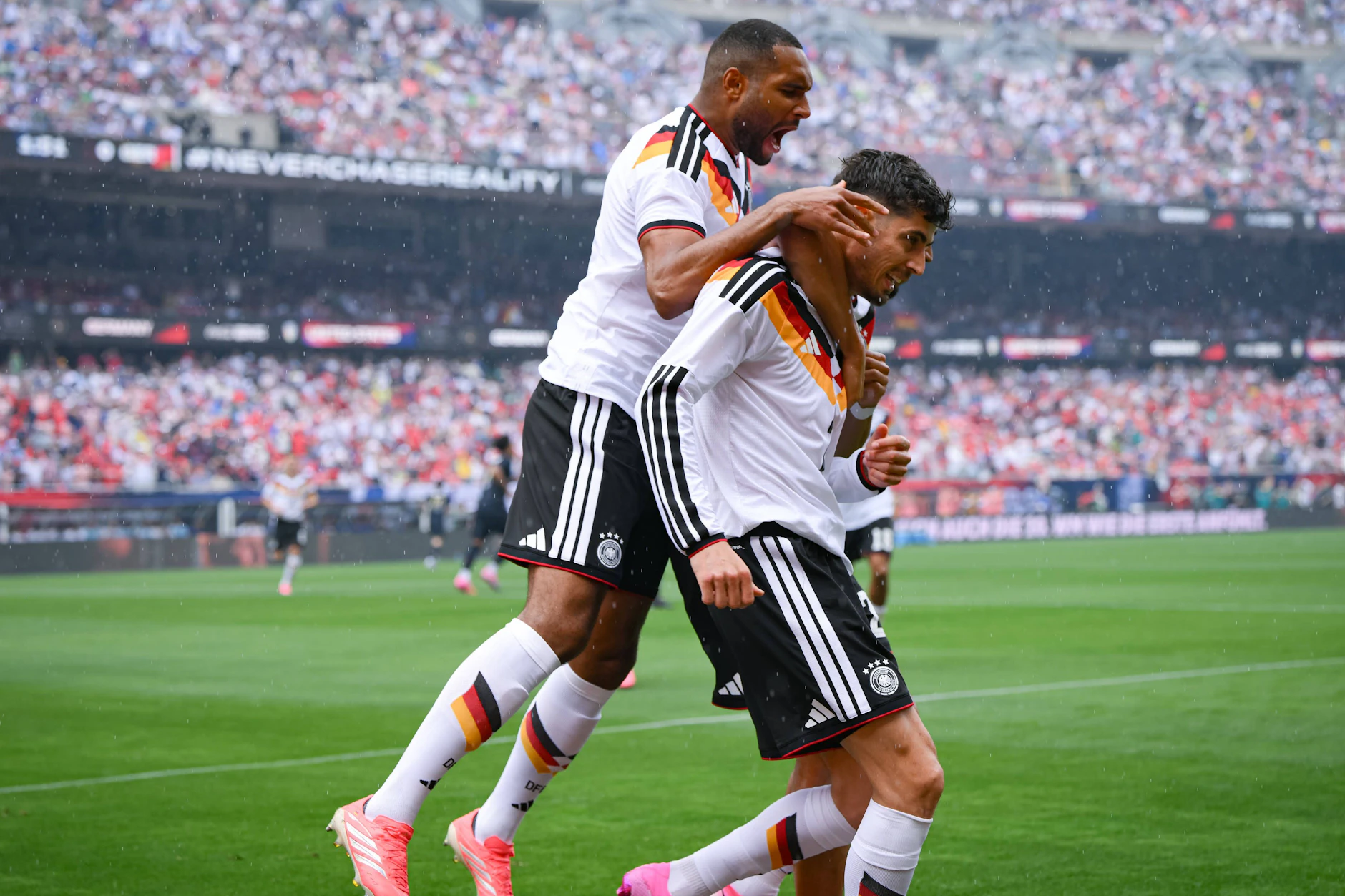 Die deutsche Nationalmannschaft hat jetzt schon Grund zur Freude: Im Trikot-Ranking sind wir unter der Top 5 gelandet.