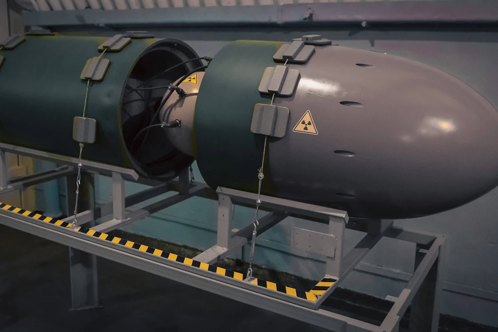 Atombombe in einem geheimen russischen Militärbunker ohne Menschen.