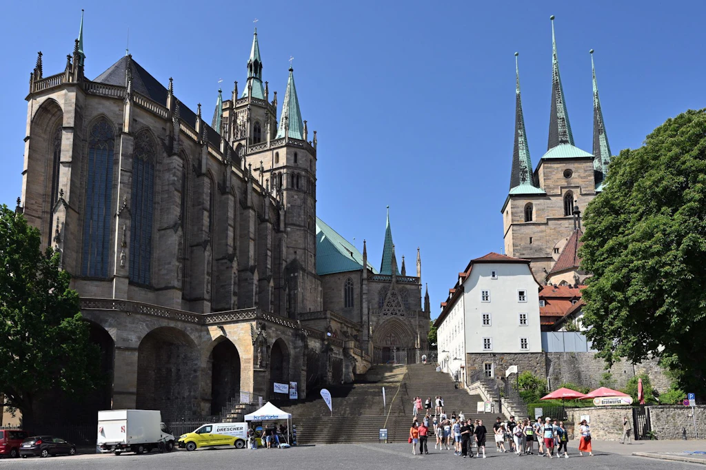 Der Erfurter Dom in der Altstadt – glücklicher als hier sind die Menschen in keiner anderen Großstadt.