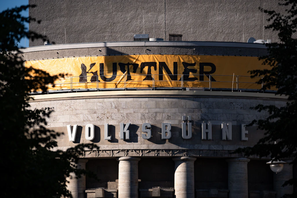 „Wäre so gern dabei“: Kurz vor Jürgen Kuttners letztem Videoschnipsel-Abend an der Volksbühne
