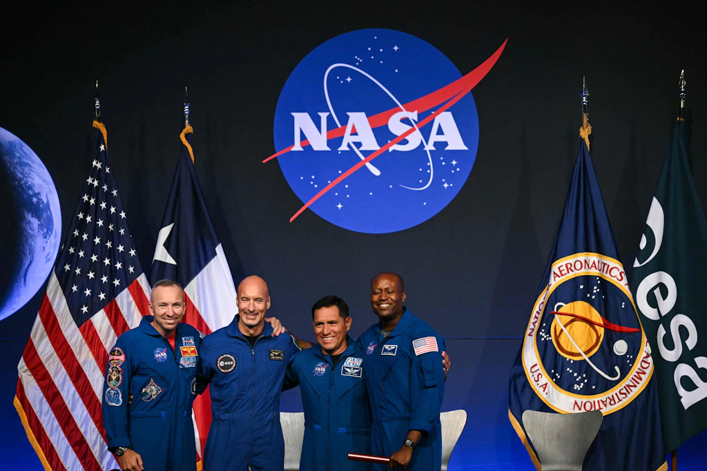 Die Crew der Artemis 3-Mission von links nach rechts: Randy Bresnik, Luca Parmitano, Frank Rubio, und Andre Douglas